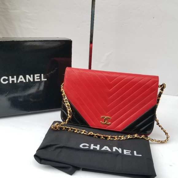 Authentic vintage Chanel Chevron single flap leather chain strap small handbag - Picture 5 of 16